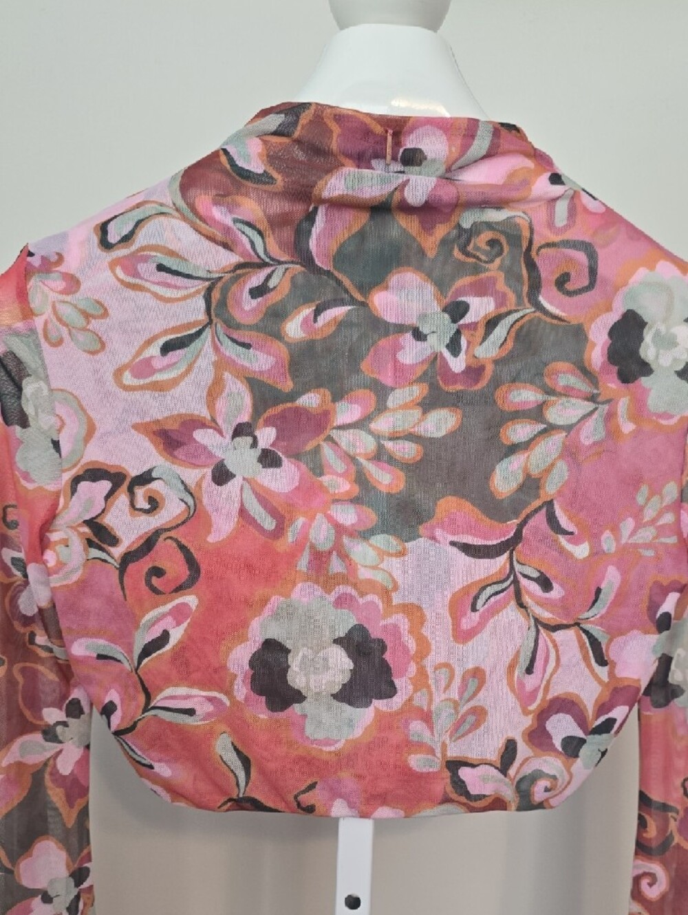 92 Misa Los Angeles Pink Floral Sheer Long-Sleeve Crop Top - Picture 9 of 9